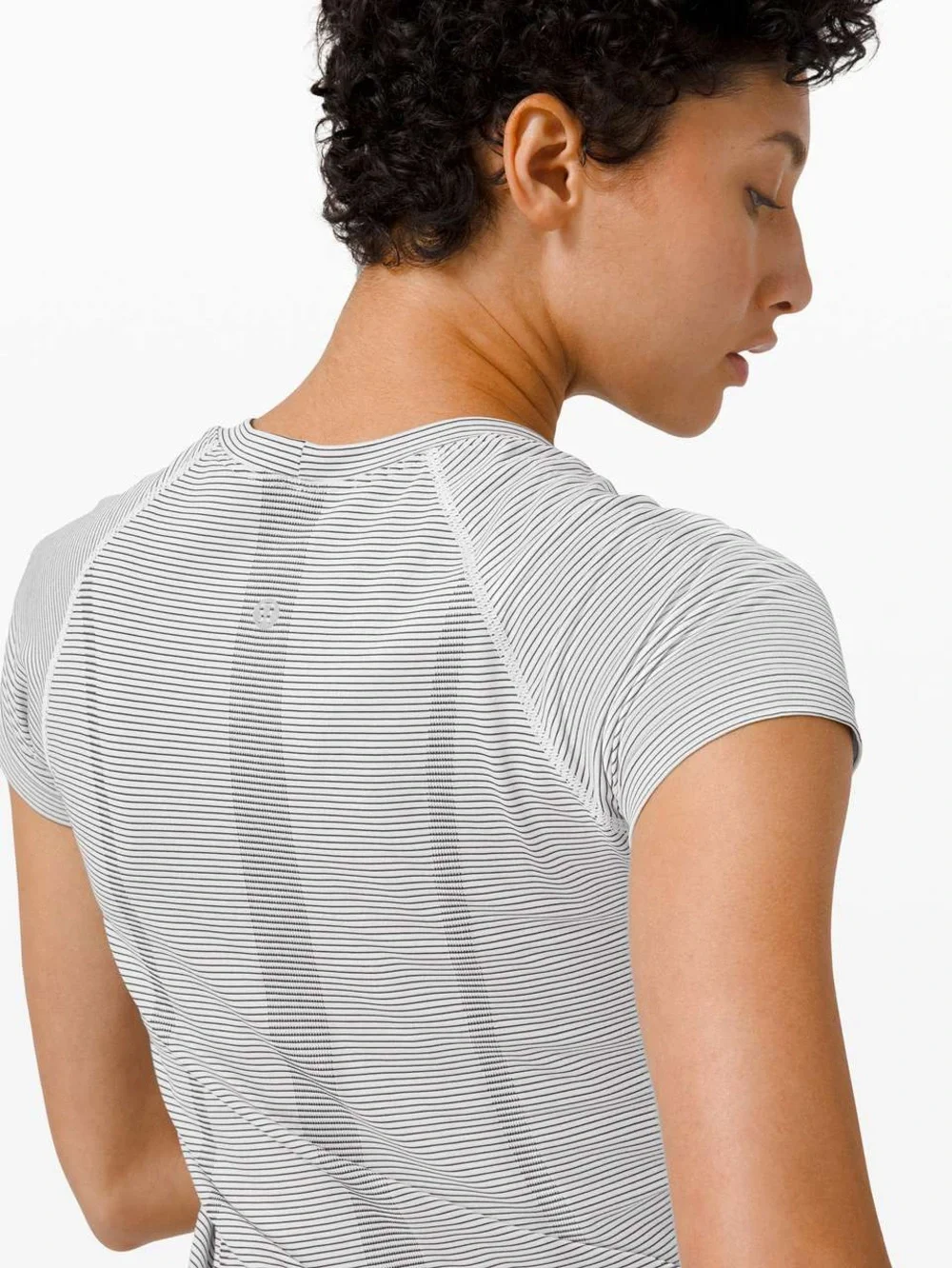 Lululemon Swiftly Tech Short Sleeve 2.0 in Tempo Stripe White / Black Size 14